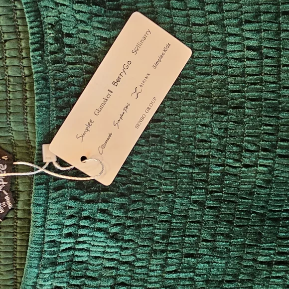 Womens Elegant Green Velvet Dress - Picture 2 of 3